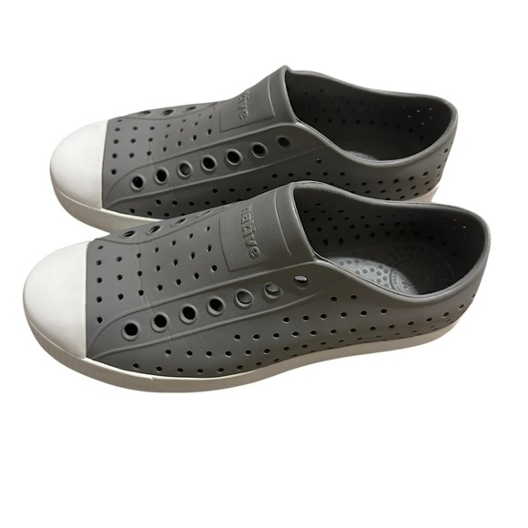 Native Gray White Slip-On Sneakers Jefferson Lightweight Waterproof Men7 Women 9 - Picture 2 of 6